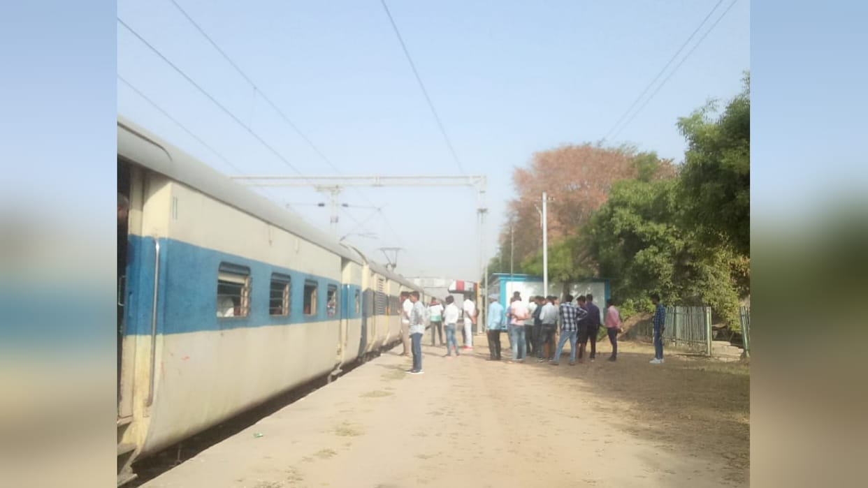 UP tundla kanpur emu coach catches fire by short circuit passengers restless due to non operation of train