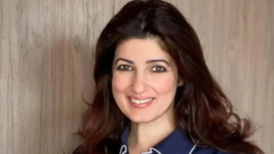 Twinkle Khanna is getting trolled for sitting on books in the picture people angry also with akshay kumar