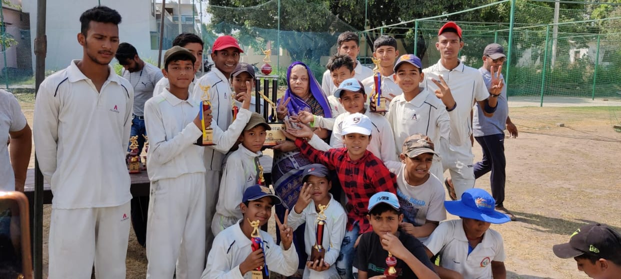 eklavya criket academy won the late himanshu paneru under 13 cricket competition