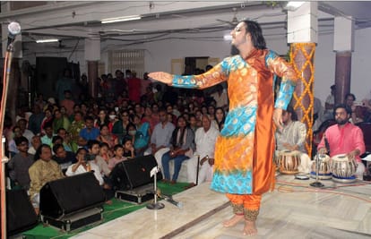 Sankat Mochan Sangeet Samaroh varanasi violin sisters Ronu performed the incarnation of Raga Saraswati on the flute