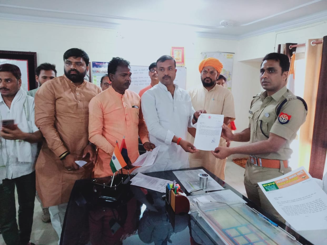 samajwadi party leader vikas yadav indecent remarks about Mata Sita Gyanpur MLA vipul dubey complains to bhadohi SP