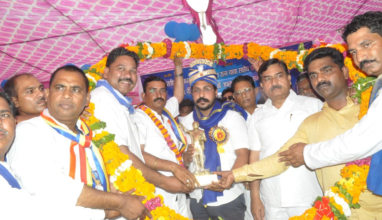 Hathras: Bulldozer running on those who do not agree with the Chief Minister: Azad