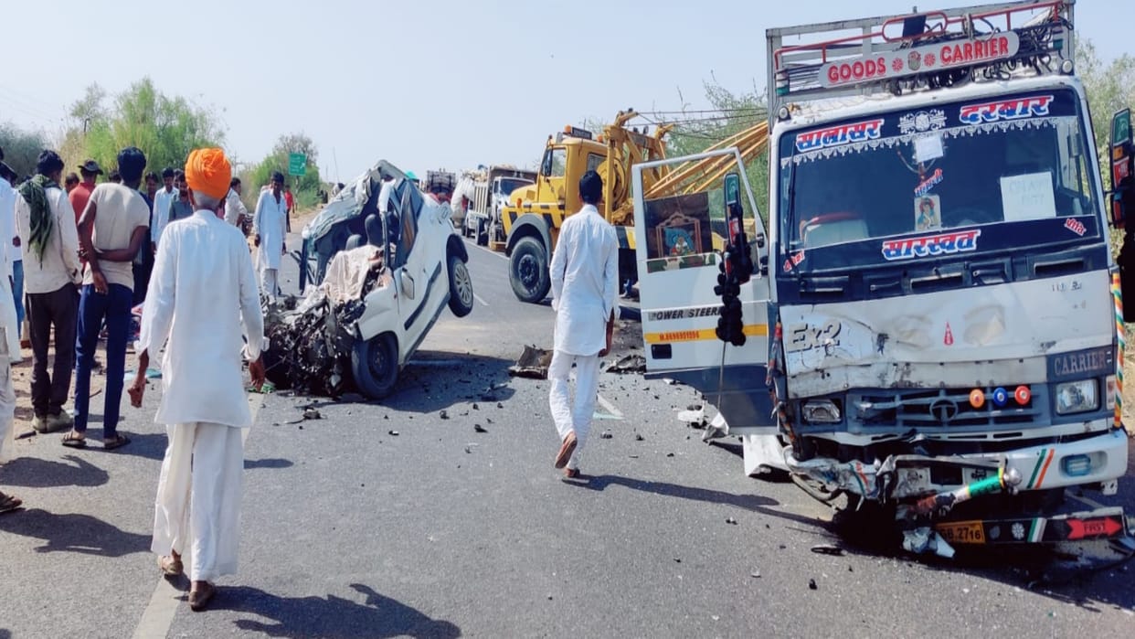 two died in collision between car and truck in Jaisalmer
