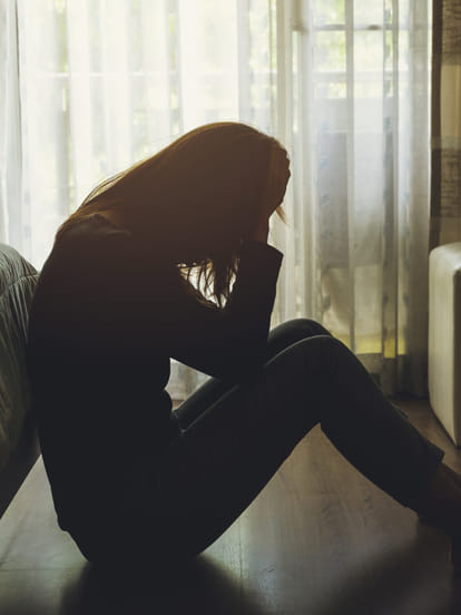 डिप्रेशन में जाने से खुद को ऐसे बचाएं