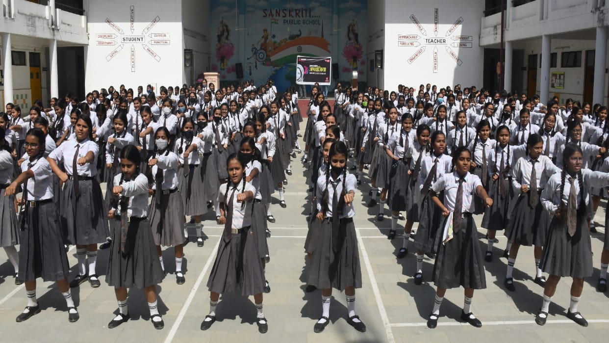 Self-defense training given to girl students Amar Ujala Aparajita campaign