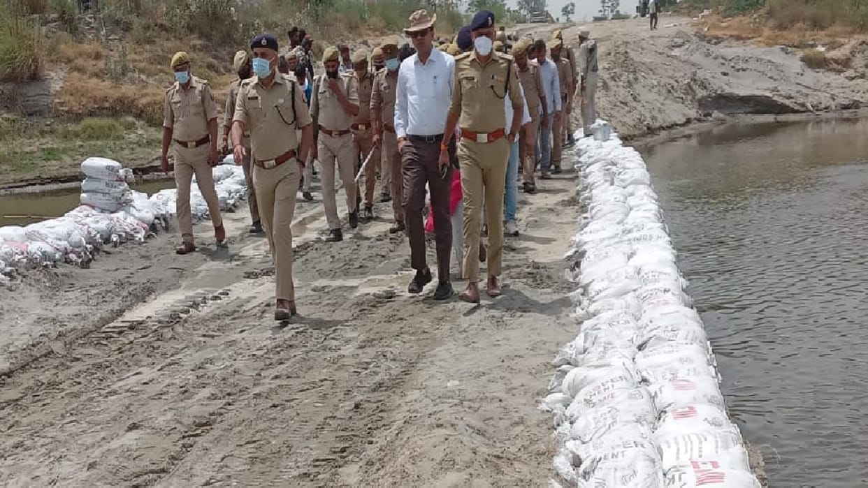 Baghpat News: peoples of Haryana have made a new bridge on Yamuna river Illegal mining case