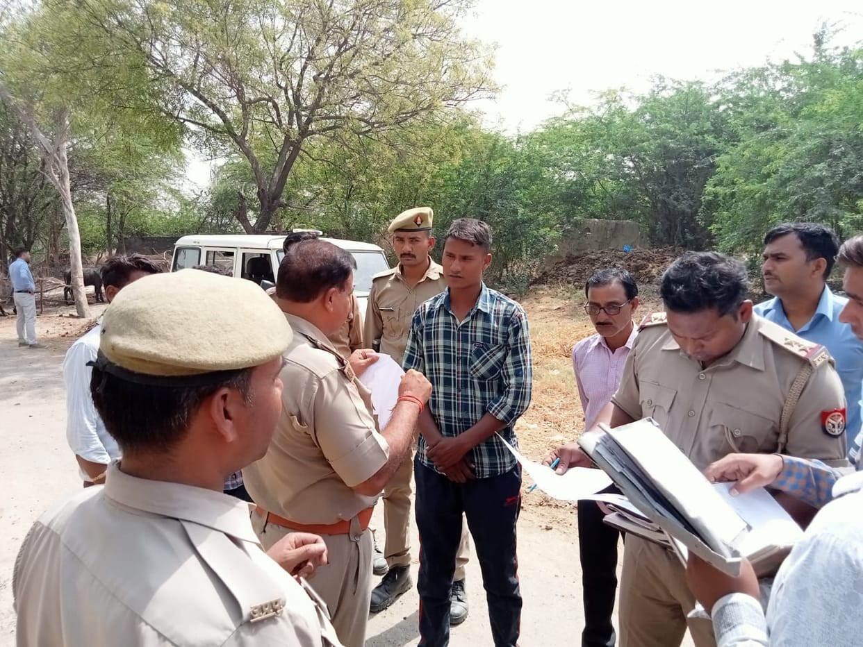 Kanpur Dehat : Fauji's family sleeping, goods worth nine lakhs including cash stolen from home