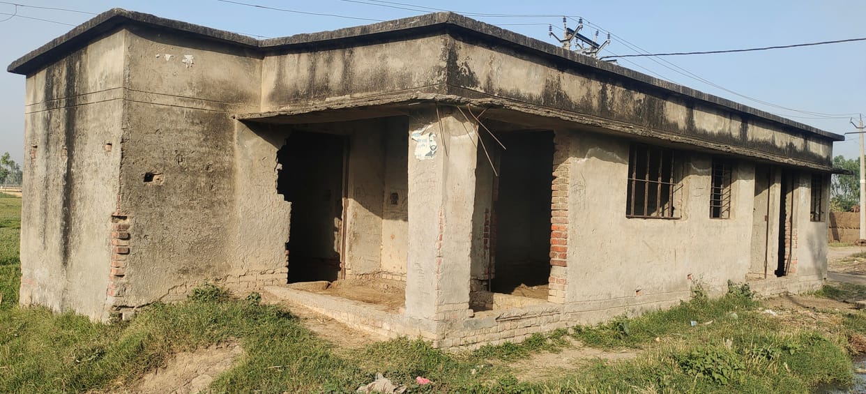 The sub-health center of Bhadi village is 'sick', waiting for treatment