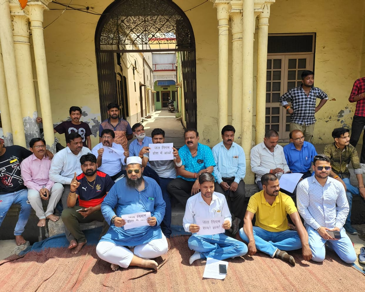 Demonstration to demand road repair