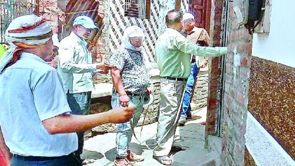 Bade miyan dargah case preparations to run bulldozers on 110 houses in etah