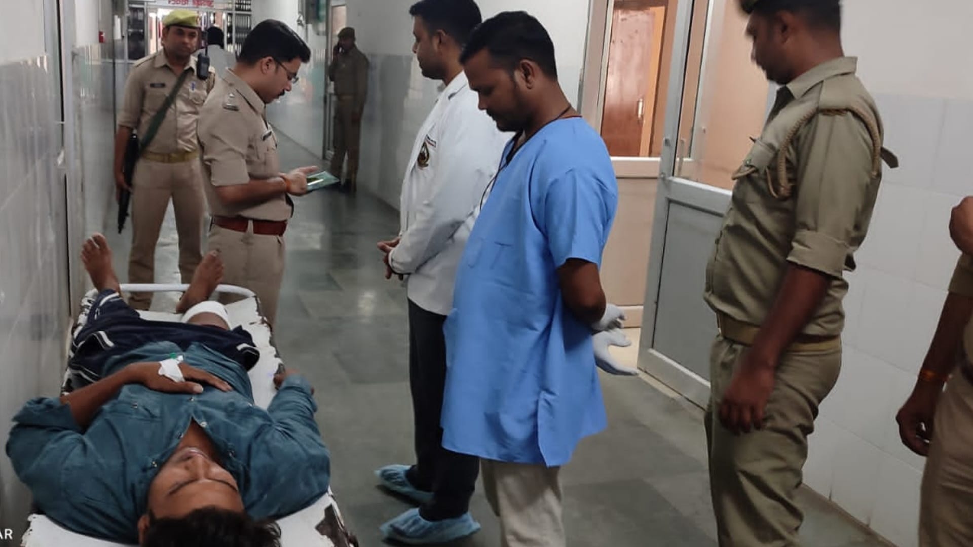 Gorakhpur Triple Murder Case Three pyres burnt together weeds spread in the village