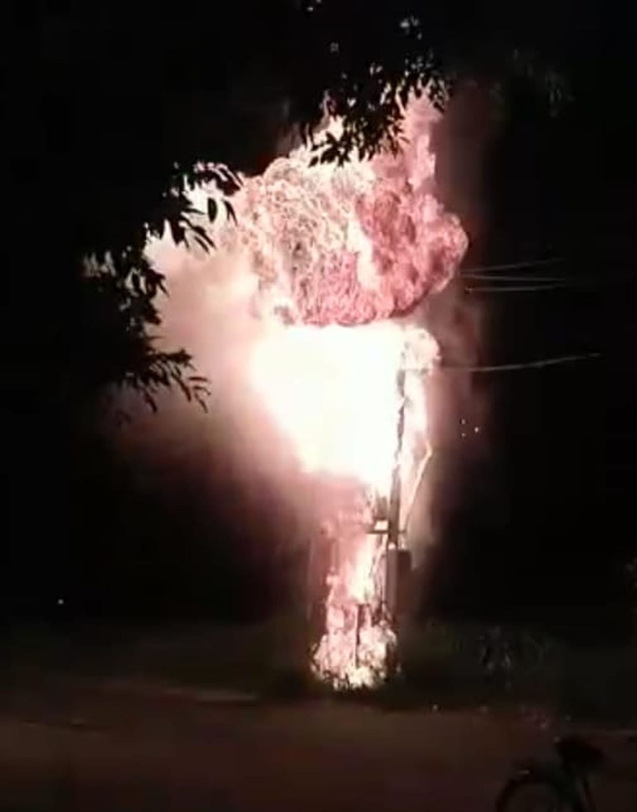 People's ruckus due to power failure at night