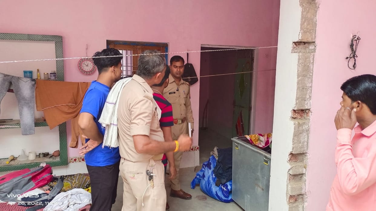 Thousands stolen by breaking the lock of a closed house