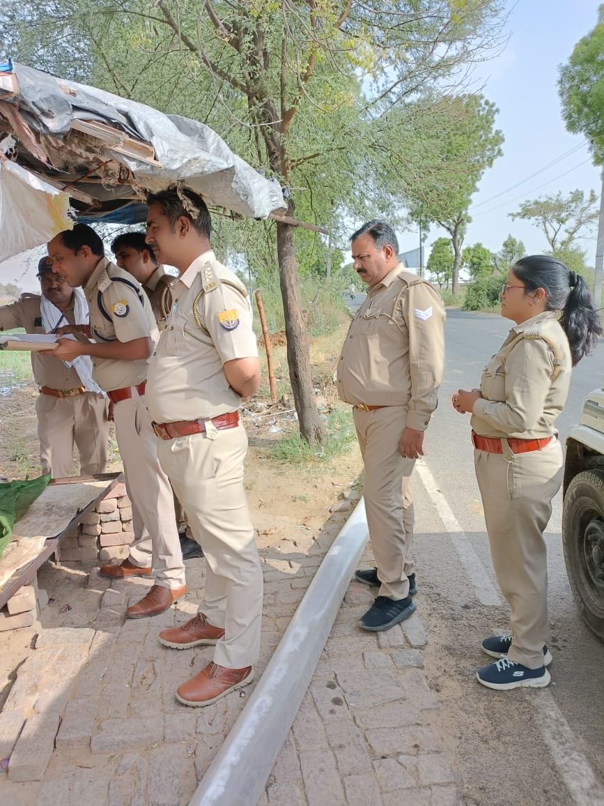 Hathras: Police-excise team raids to catch illegal liquor