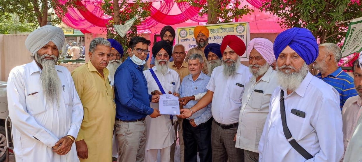 After the assurance of the SDM, the farmers postponed the strike