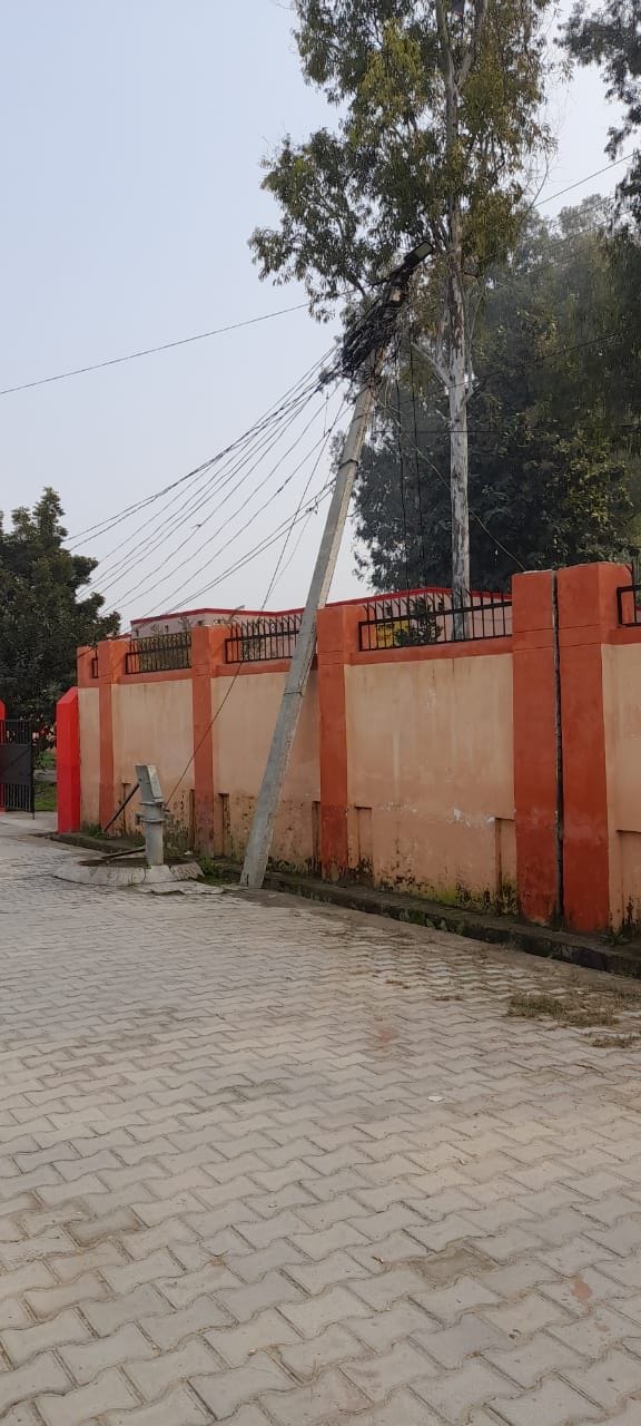 Electricity is releasing sweat in the scorching heat, the worst condition in the village