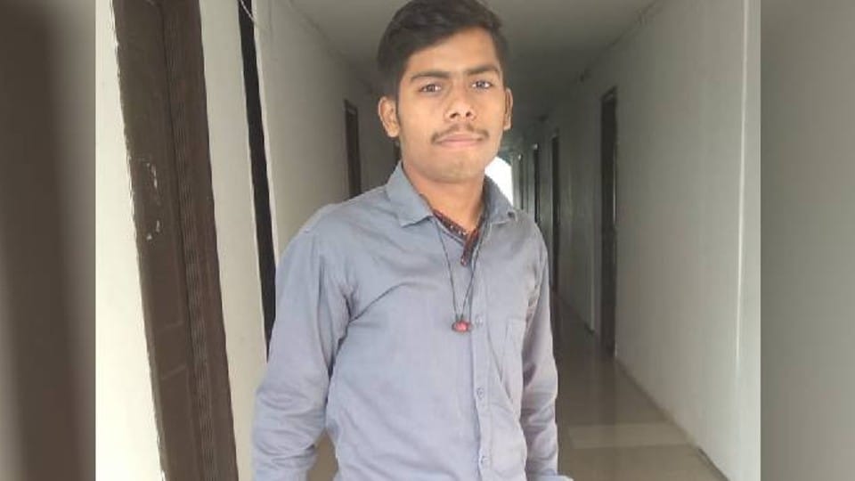 Indore: College student committed suicide by hanging, said a few days ago - suicide is the work of cowards