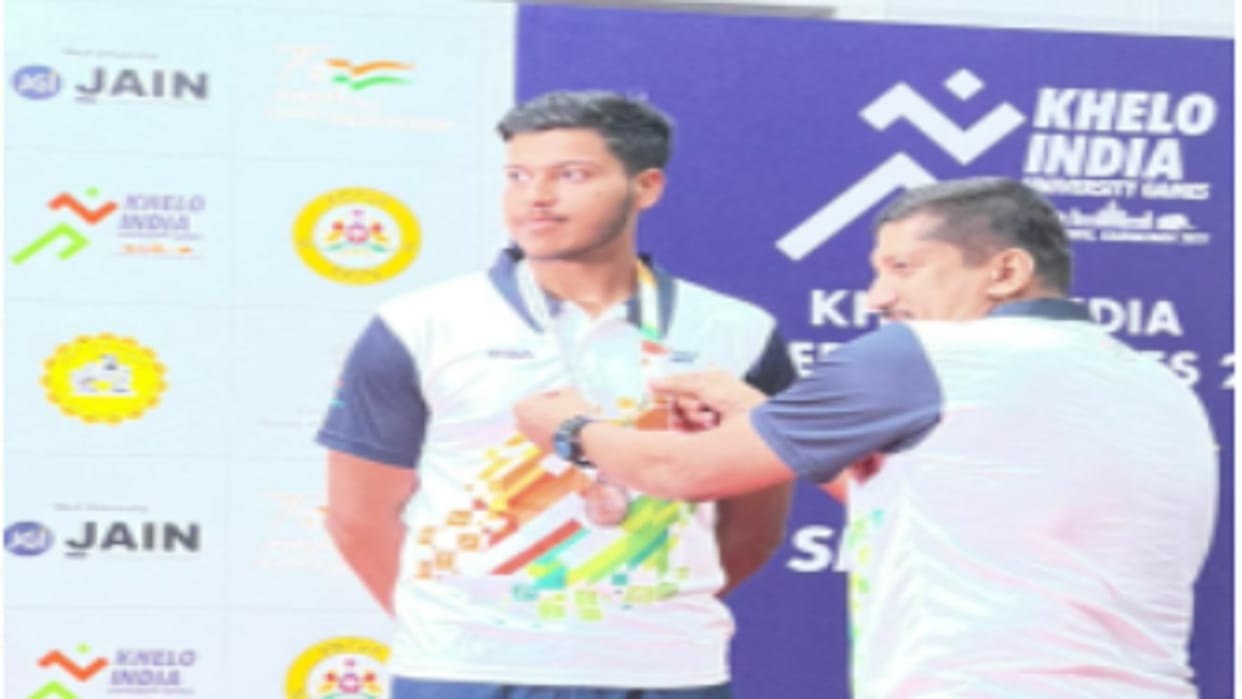 Meerut: Shardul Vihan won the bronze medal in the men's shooting trap match of Khelo India University Games.