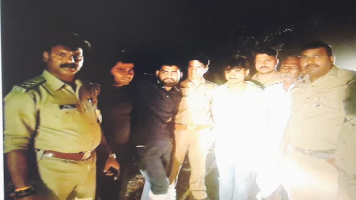 Saharanpur News : Seven cows caught in a police encounter in Saharanpur, three injured constables also got shot and equipment of cow slaughter recovered