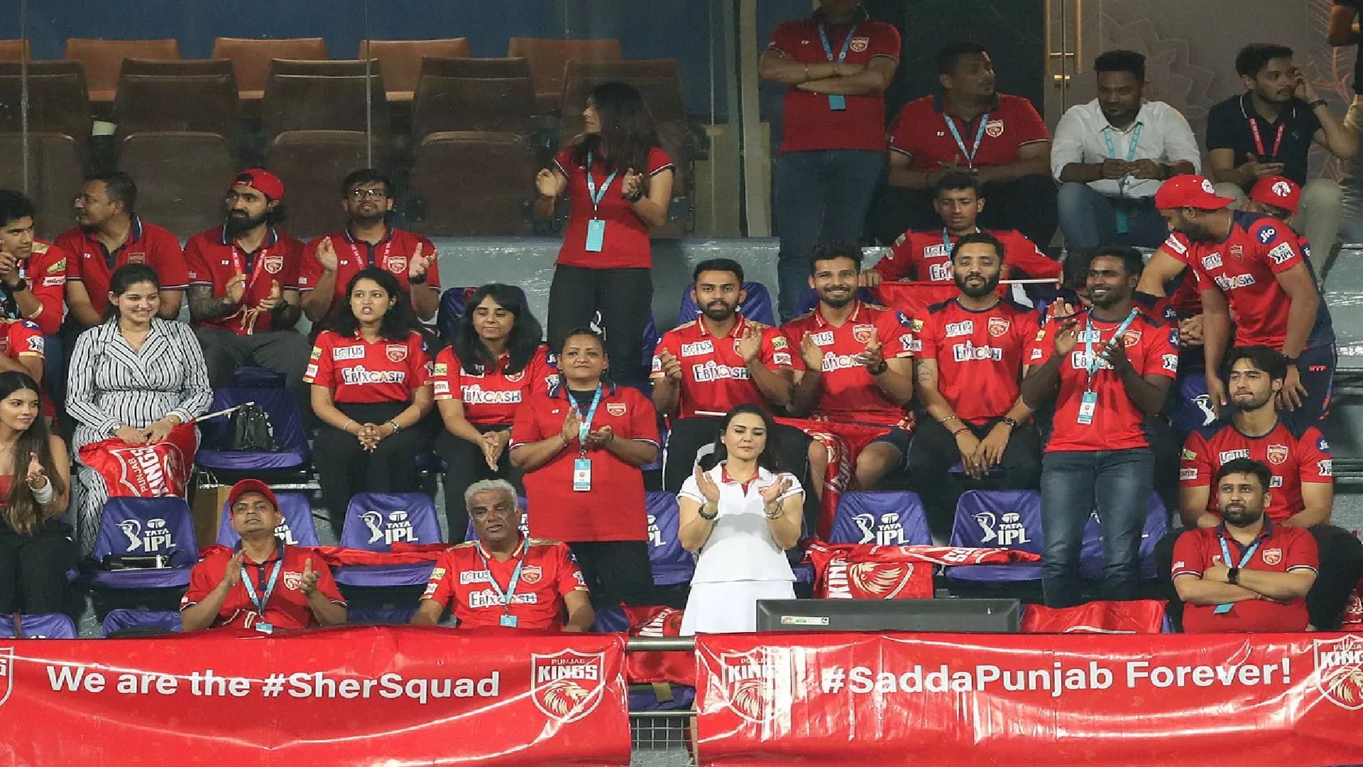IPL 2022 Photos and video, Preity Zinta back in stadium, supported and cheers Punjab kings, pics goes viral