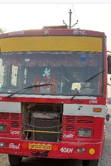 Hathras: Holding a fake roadways bus and standing in Kotwali, report filed