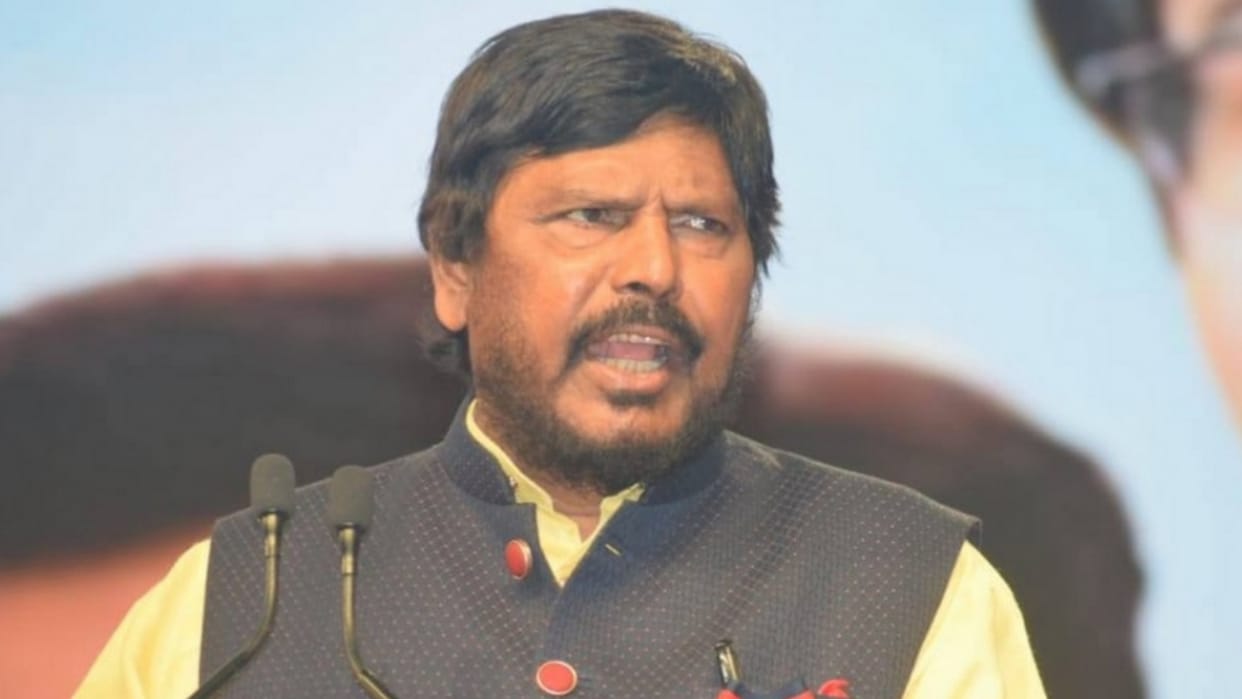 Union Minister Ramdas Athawale asks for President Rule in Maharashtra slamming Raj and CM Uddhav Thackeray news in Hindi