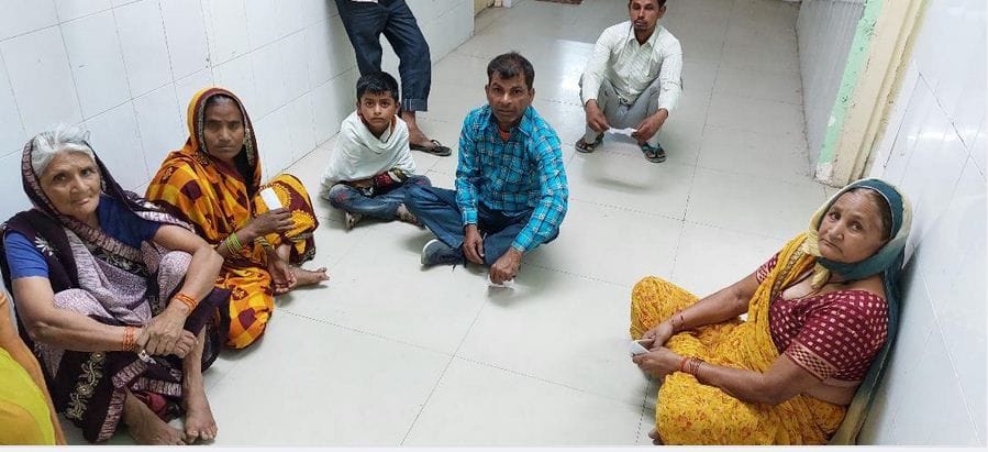 Hathras: X-ray machine is unable to run without electricity, patient is upset