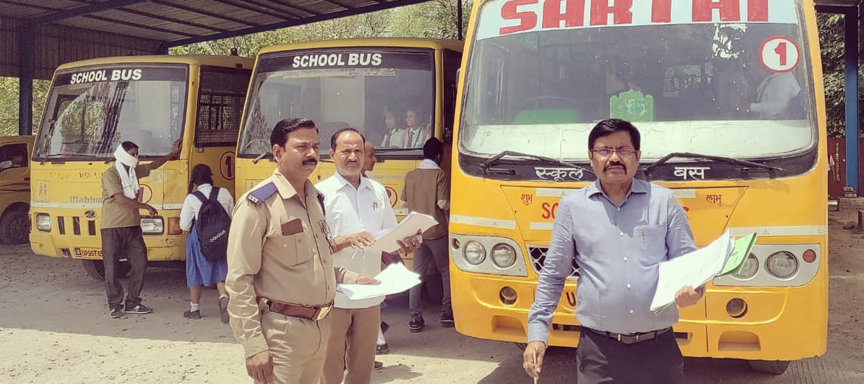 school bus and 11 tata magic unfit, notice issued