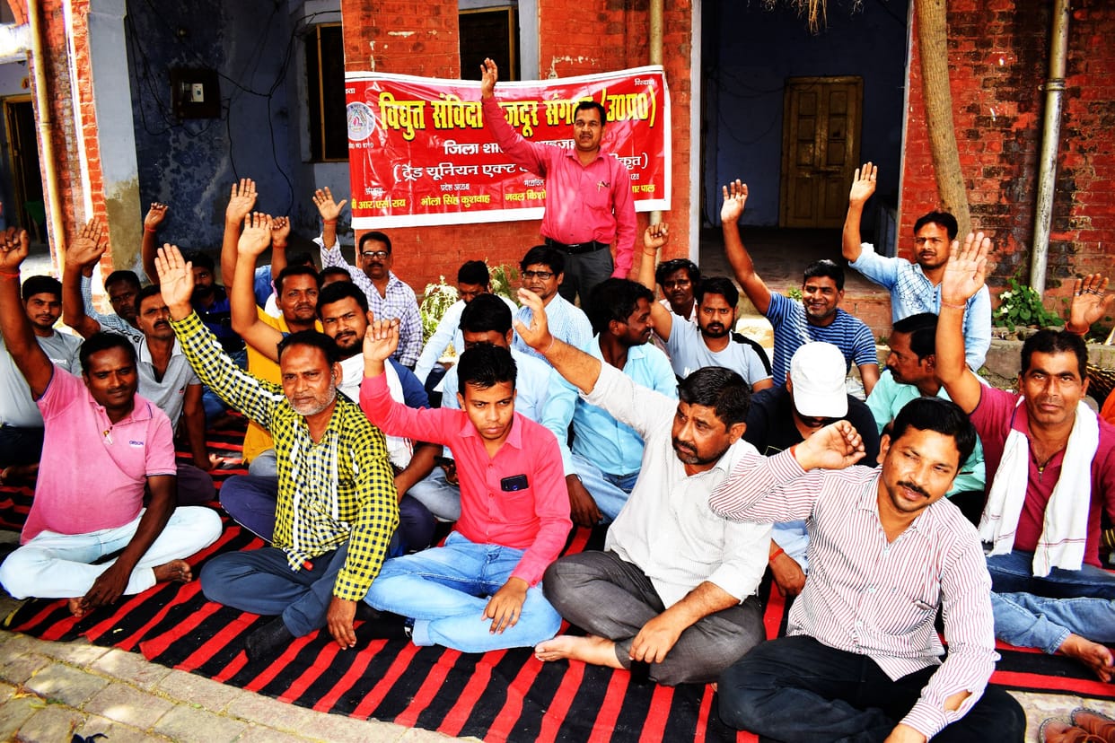 Contract electricity workers started indefinite strike
