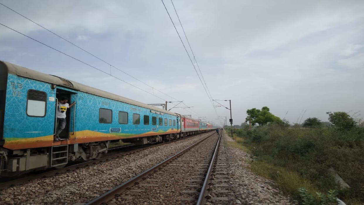 Engine panto damaged of Sivaganga Express due to storm