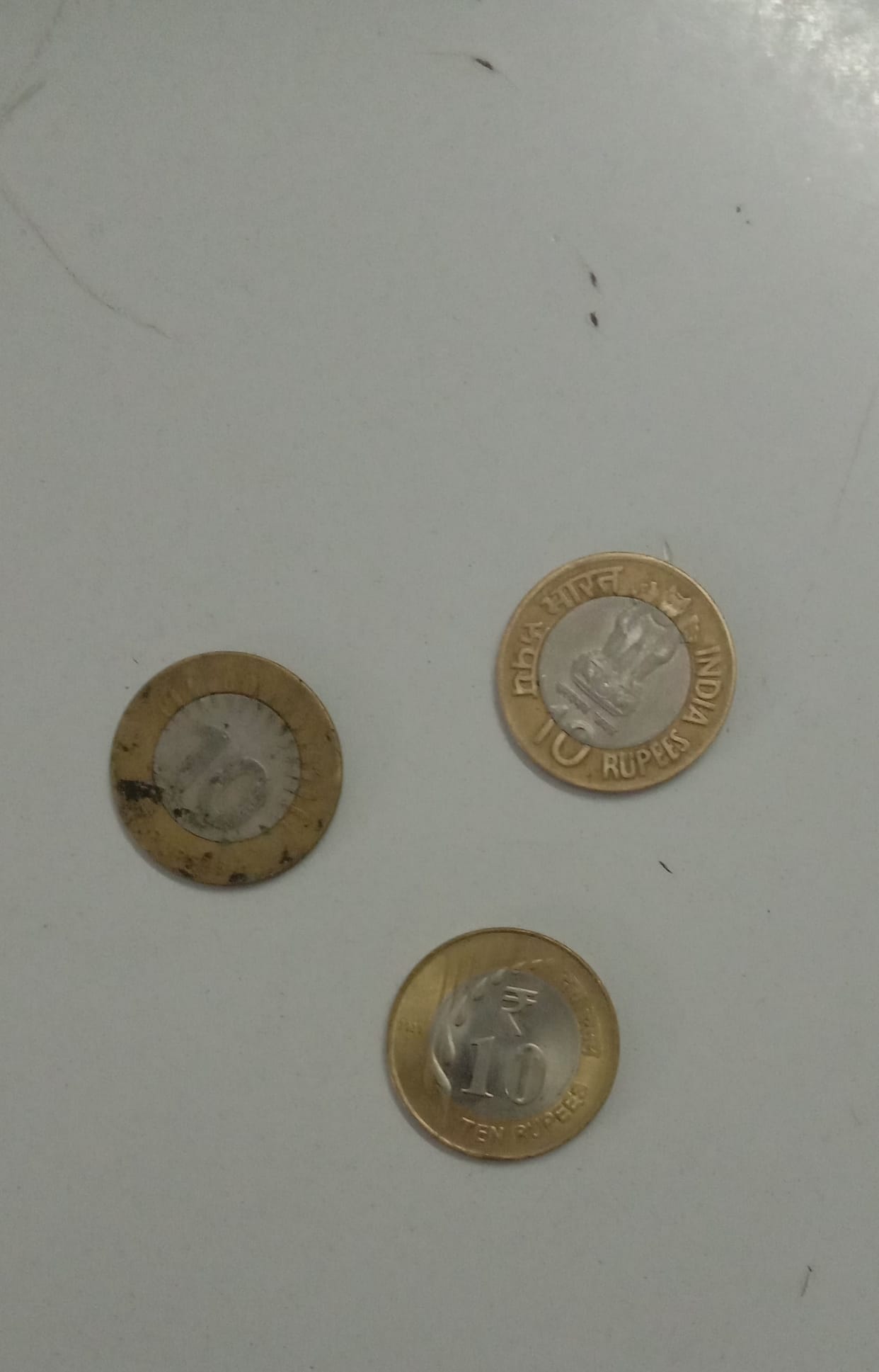 Brother put the coin back, take out the note from the pocket