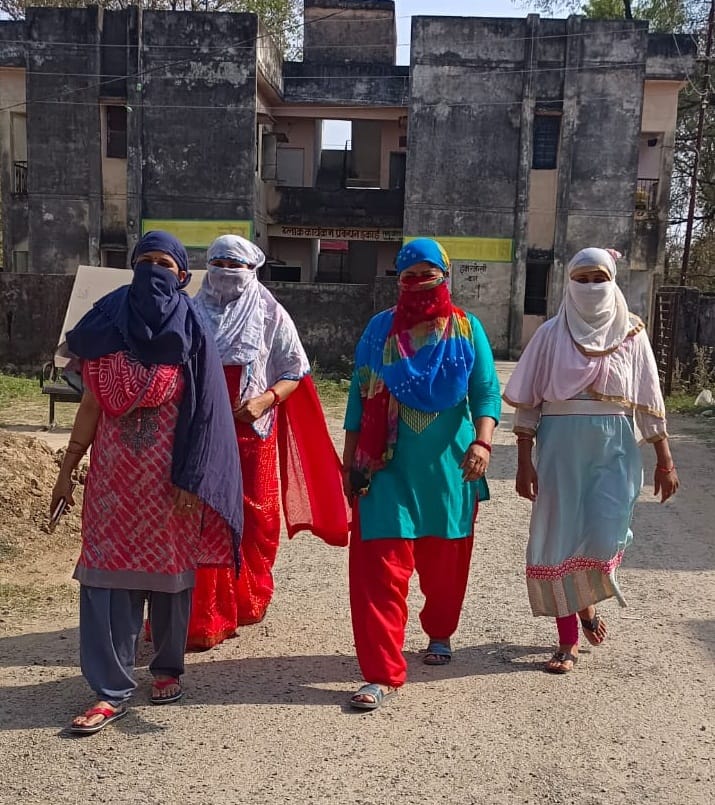 People were suffering due to the thunderstorms of hot winds