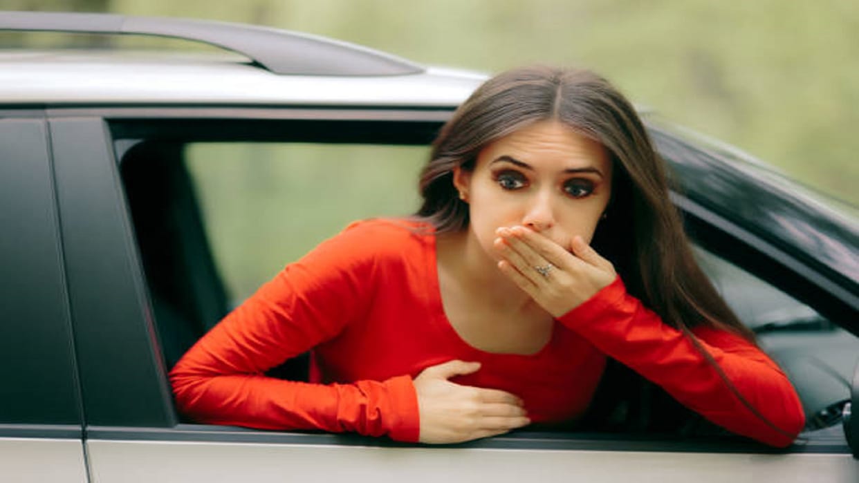 Travel Tips to cure motion sickness while travelling in hindi