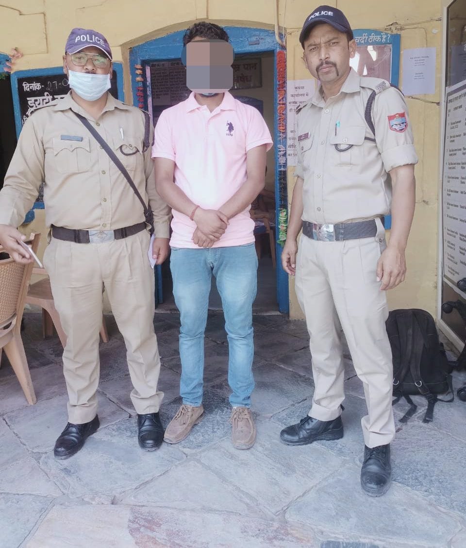 39 Lakh Cash looted