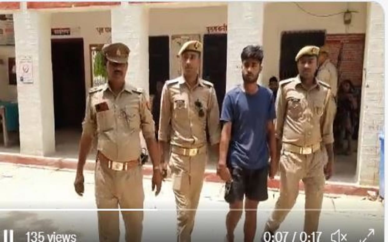 Youth Arrested for robbing gas agency vehicle in azamgarh police caught main accused in encounter