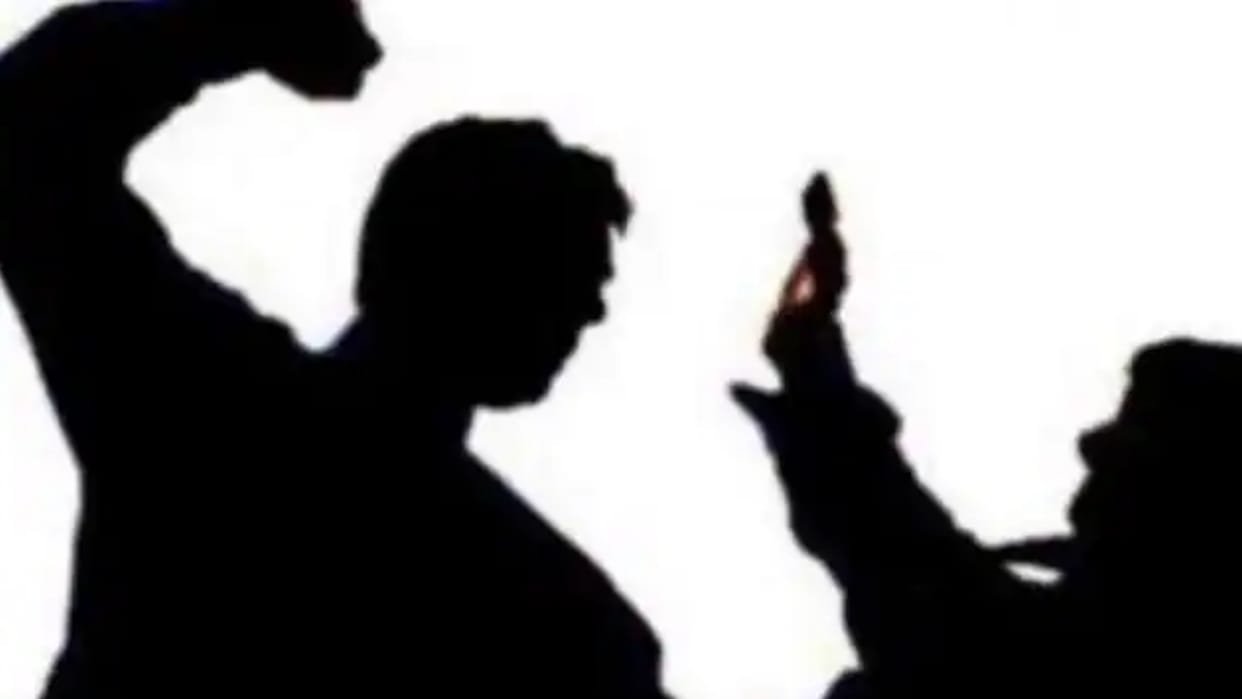 Maharashtra: MNS leader thrashes hotel manager due to not playing Marathi song