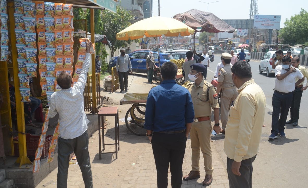 Temporary bus stands fixed on Delhi-Saharanpur Highway and Baghpat-Meerut Highway
