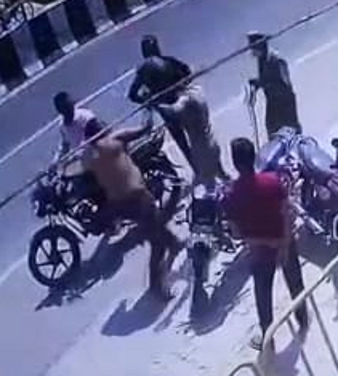 Delhi Police constable beats up home guard