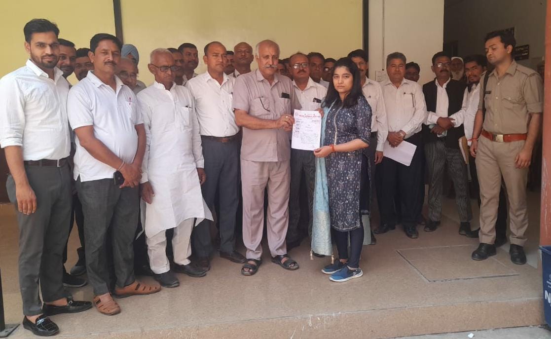 Advocates locked the registry office