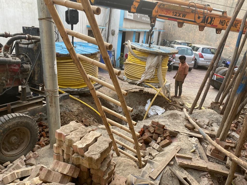 After all, the contractor laid the cable for the electrical connection of the tube well