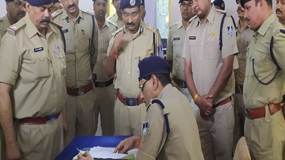 Indore: DGP arrived to inspect the police stations, called the woman from her mobile and asked about the complaint, also registered checks