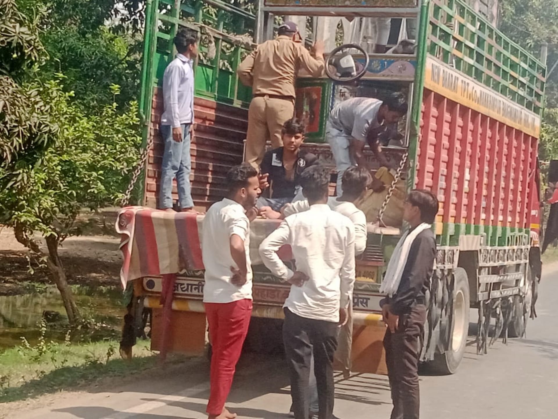 Hindu Mahapanchayat in Roorkee, saints arrested trying to go to Bhagwanpur, Dada Jalalpur Ruckus, See Photos