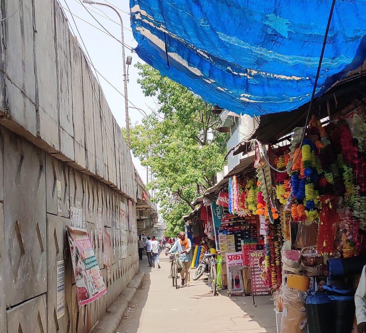 Encroachment on the court road leads to jam