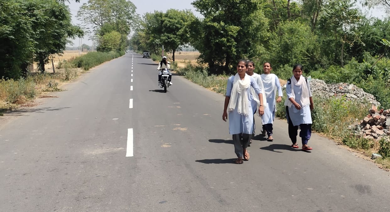 Five kilometer walk in the scorching sun and only the support of Chunari