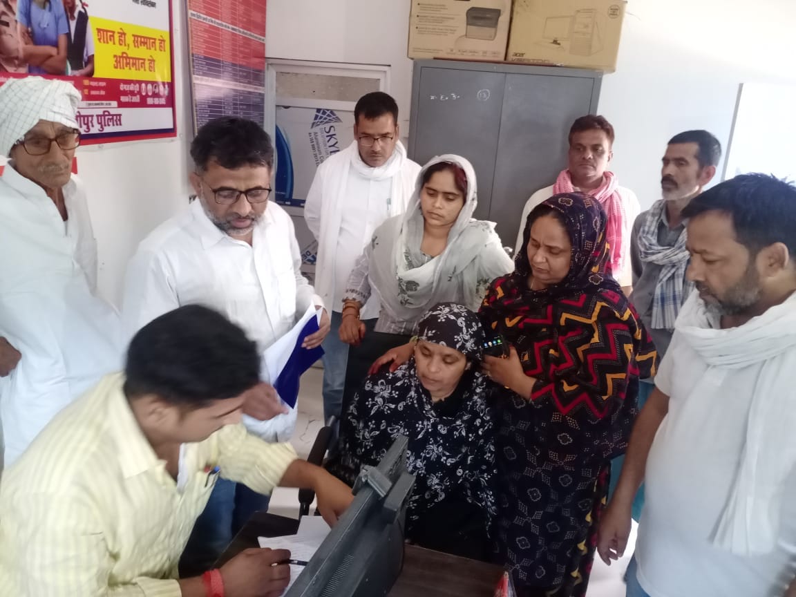 farmer murder in ghazipur by slitting his throat with sharp weapon case filed against four including former Gram Pradhan