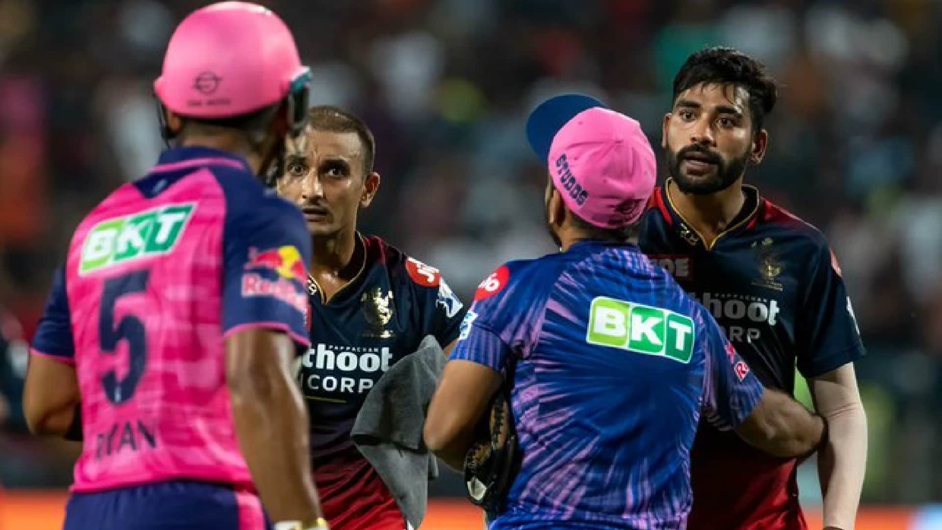 IPL 2022 RCB vs RR Match 39 Highlights Hindi Harshal Patel and Riyan Parag Fight