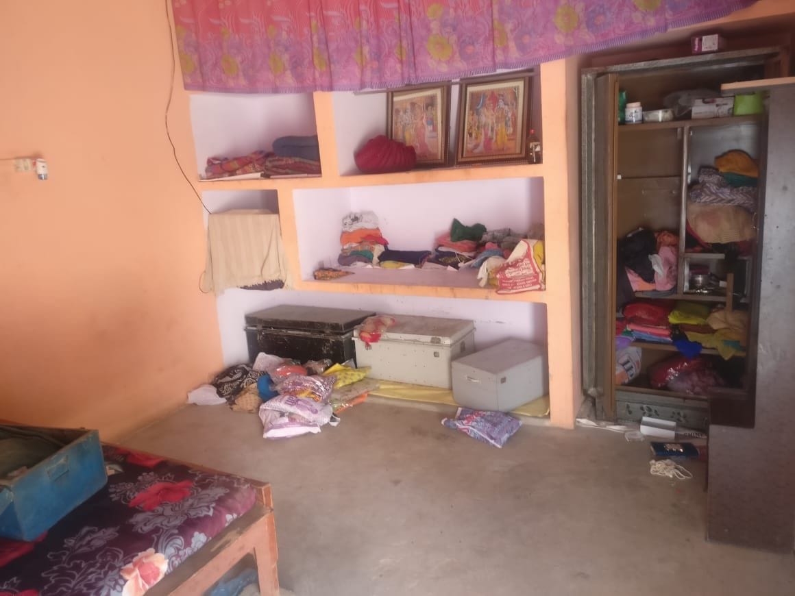 Hathras: Jewelery worth Rs 15 lakh and 70 thousand cash stolen
