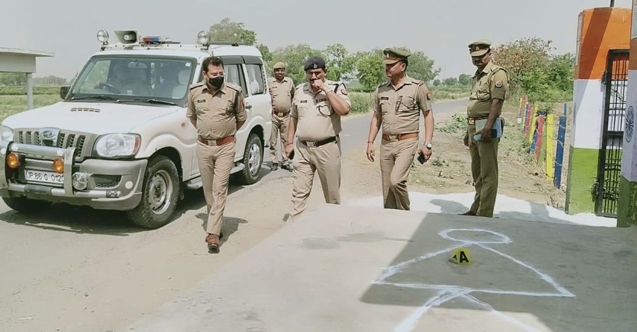 Hathras: Dead body of old man found in Dharamshala outside the village, fear of murder