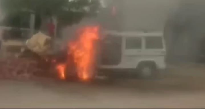 Hathras: Bolero car caught fire after accident