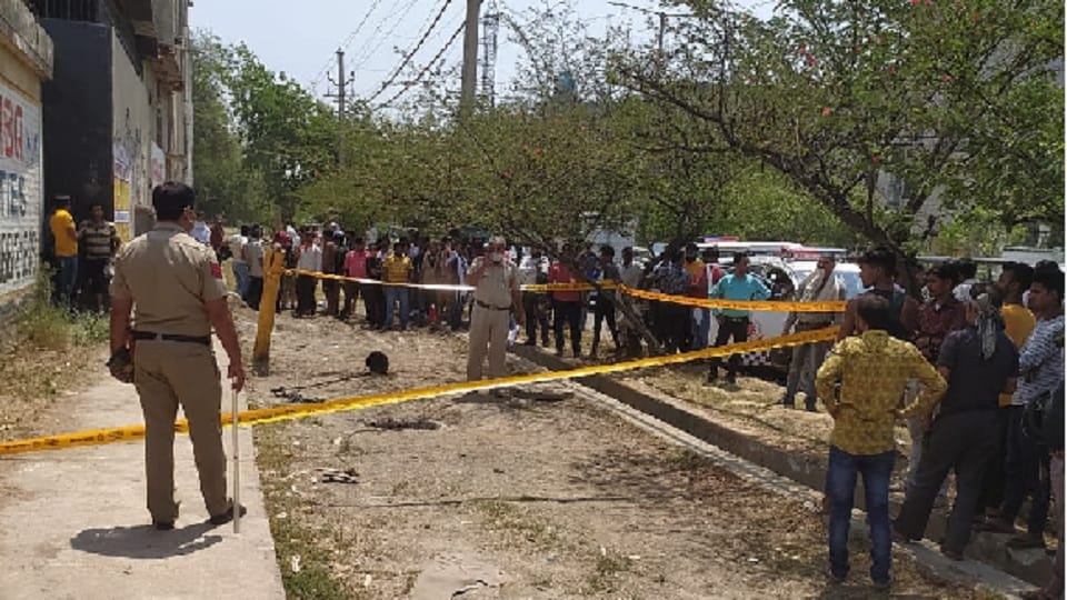 two people died after falling into a sewer at delhi balaji chowk